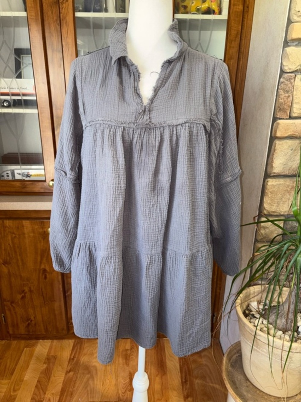 Ces femme size large gray gauze like material baby doll tunic raw hem
